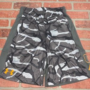 New under armour shorts youth medium boys